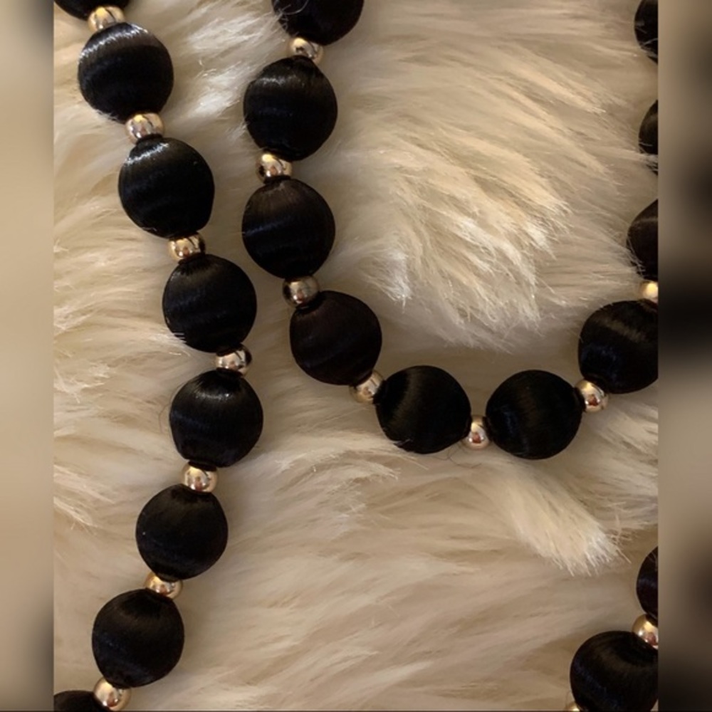 🌺 Black Fiber Beads
